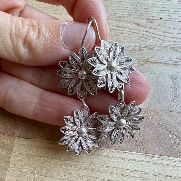 Vintage Jewelry - Artisan silver filagree floral daisy drop earrings